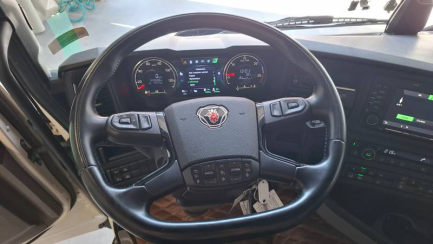 Zdjęcie przedmiotu: SCANIA R460 Super E6 18.0t 4x2 NA Highline