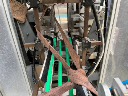 Zdjęcie przedmiotu: The ERA-TECH BMU 2 extruder and bottler is used in the plastics industry for the automatic production of thermoplastic containers by extrusion blow molding.