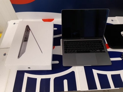 Zdjęcie przedmiotu: Laptop / Notebook Apple MacBook Pro 13" z Touch Bar, 4-rdzeinowy Intel Core i5 1.4 GHz , 8 gen, RAM 8 GB, dysk 512GB SSD kod producenta: MXK52ZE/A z akcesoriami
