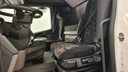 Zdjęcie przedmiotu: SCANIA R460 Super E6 18.0t 4x2 NA Highline