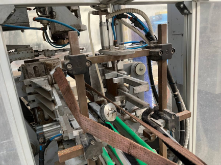 Zdjęcie przedmiotu: The ERA-TECH BMU 2 extruder and bottler is used in the plastics industry for the automatic production of thermoplastic containers by extrusion blow molding.