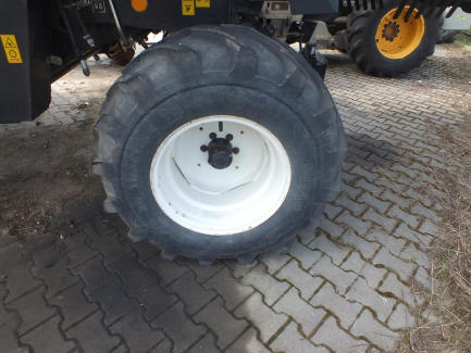 Zdjęcie przedmiotu: Kombajn zbożowy NEW HOLLAND TC 5.80 479 + header NEW HOLLAND 17 + w&oacute;zek