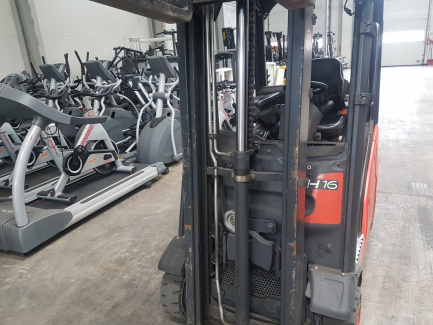 Zdjęcie przedmiotu: WOZEK WIDLOWY LINDE H16-01