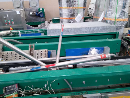 Zdjęcie przedmiotu: A line for the production of juices consisting of three units: sorting, grinding and squeezing juice as well as juice packaging and packing.