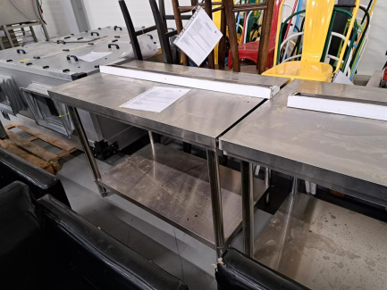 Zdjęcie przedmiotu: Zestaw krzeseł oraz stoł&oacute;w