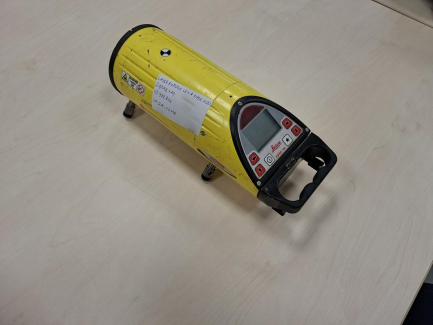Zdjęcie przedmiotu: Laser rurowy LEICA PIPER 100 wykorzystywany do układania rur, budowy sieci sanitarnych, kontroli spadk&oacute;w. 