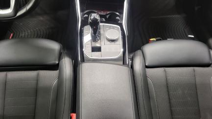 Zdjęcie przedmiotu: BMW 318i Sport Line aut