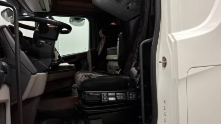 Zdjęcie przedmiotu: SCANIA R460 Super E6 18.0t 4x2 NA Highline
