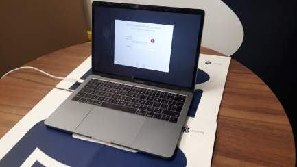 Zdjęcie przedmiotu: Ноутбук Apple MacBook Pro 13-дюймовий 2,3 ГГц двоядерний i5, RAM 8 ГБ, 256 ГБ Intel Iris Plus Graphics 640 Space Grey