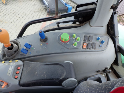 Zdjęcie przedmiotu: DEUTZ-FAHR agricultural tractor...