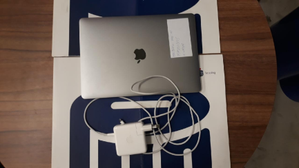 Zdjęcie przedmiotu: Ноутбук Apple MacBook Pro 13-дюймовий 2,3 ГГц двоядерний i5, RAM 8 ГБ, 256 ГБ Intel Iris Plus Graphics 640 Space Grey