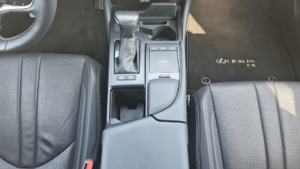 Zdjęcie przedmiotu: Lexus ES300H F Sport