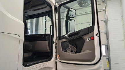 Zdjęcie przedmiotu: SCANIA R460 Super E6 18.0t 4x2 NA Highline