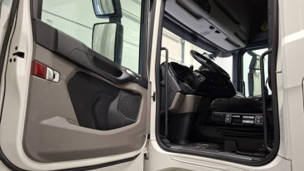 Zdjęcie przedmiotu: SCANIA R460 Super E6 18.0t 4x2 NA Highline