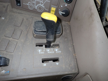 Zdjęcie przedmiotu: Ciągnik rolniczy JOHN DEERE 6115M L003