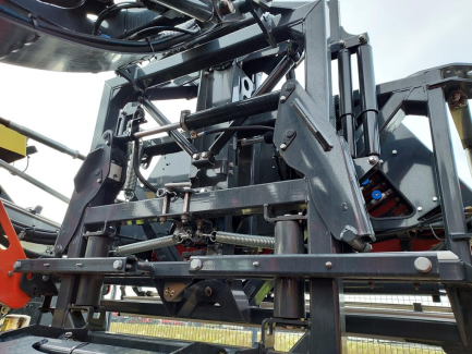 Zdjęcie przedmiotu: Kubota XTS4 trailed field sprayer with HSA 24/7 boom