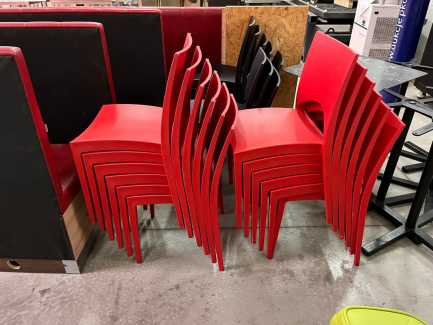 Zdjęcie przedmiotu: A set of restaurant furniture