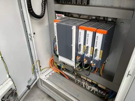 Zdjęcie przedmiotu: The ERA-TECH BMU 2 extruder and bottler is used in the plastics industry for the automatic production of thermoplastic containers by extrusion blow molding.