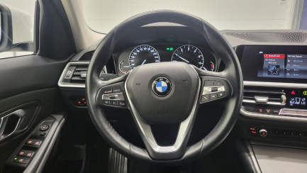 Zdjęcie przedmiotu: BMW 320i Advantage aut