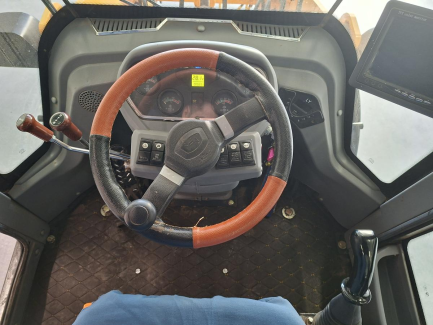 Zdjęcie przedmiotu: Ładowarka kołowa przegubowa PETROMAX PM 916