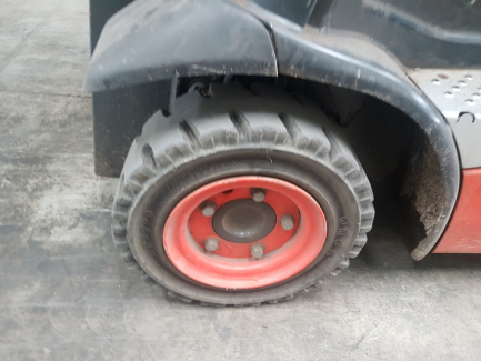 Zdjęcie przedmiotu: WOZEK WIDLOWY LINDE H16-01