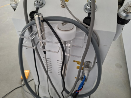 Zdjęcie przedmiotu: RF FRAX PLUS cosmetic device using the technology of radio waves, mikronakłuć and cryotherapy to perform fractional radiofrequency microneedle treatment