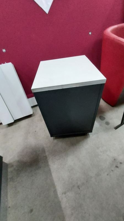 Zdjęcie przedmiotu: Room equipment - furniture