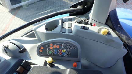 Zdjęcie przedmiotu: NEW HOLLAND T7.230 AutoCommand agricultural tractor