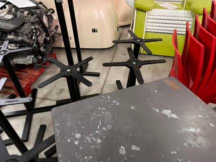 Zdjęcie przedmiotu: A set of restaurant furniture