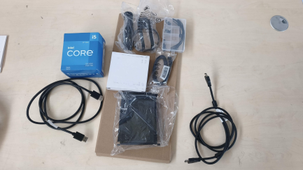 Zdjęcie przedmiotu: Zestaw komputerowy: Komputer stacjonarny Intel Core i5-12400F, RTX 5060, 32GB, 2TB M2, WIN 11 Pro + Monitor LED 27" AOC 27G4X + Słuchawki + Klawiatura  + Myszka 