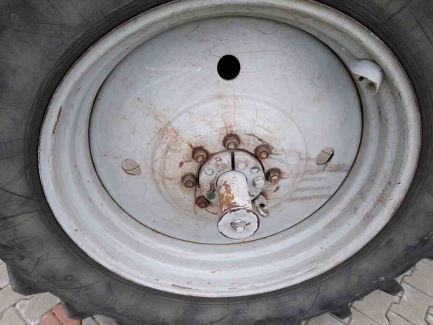 Zdjęcie przedmiotu: AUKCJA PAKIETOWA Ciągnik rolniczy Belarus 1221.2 + Przyczepa zrywkowa Palms 12D/700