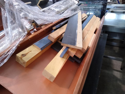 Zdjęcie przedmiotu: Wiosenne obniżki| Prowizja 0% A set of display cabinets (Two-door closed cabinet 1200x330x960mm - 4 pcs., Glass shelves 400x600 - 4 pcs., Glass shelves 1400x300 - 2 pcs.)