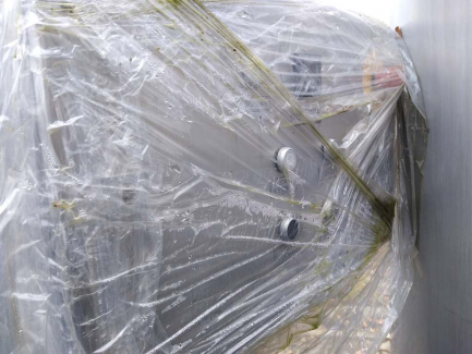 Zdjęcie przedmiotu: A line for the production of juices consisting of three units: sorting, grinding and squeezing juice as well as juice packaging and packing.