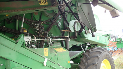 Zdjęcie przedmiotu: JOHN DEERE T660 T600 harvester with HEDER 625R / 625R