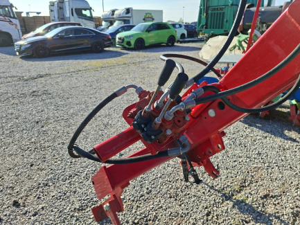 Zdjęcie przedmiotu: UNIA BYK mounted loader