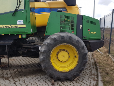 Zdjęcie przedmiotu: Harvester John Deere 770D