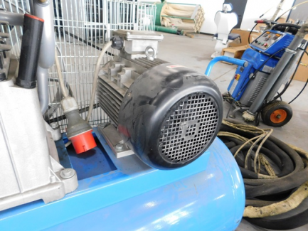 Zdjęcie przedmiotu: A set for spraying and polyurethane injection