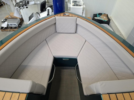 Zdjęcie przedmiotu: Ł&oacute;dź motorowa VTS FLYING SHARK CAPRI BOWRIDER 5.7