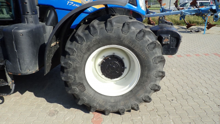 Zdjęcie przedmiotu: NEW HOLLAND T7.230 AutoCommand agricultural tractor