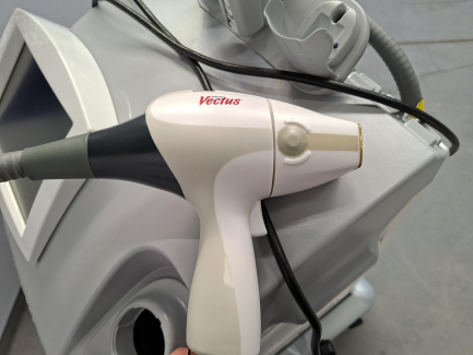 Zdjęcie przedmiotu: Діодний лазер CYNOSURE VECTUS, призначений для видалення волосся, зміни кольору шкіри та судинних уражень