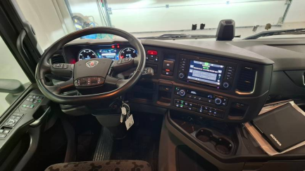 Zdjęcie przedmiotu: SCANIA R460 Super E6 18.0t 4x2 NA Highline