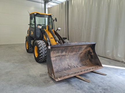 Zdjęcie przedmiotu: Przegubowa ładowarka kołowa JCB 409 T4