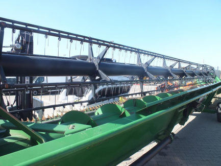 Zdjęcie przedmiotu: JOHN DEERE S690 S600 harvester + header JOHN DEERE model 635R with a header carriage