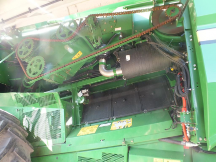 Zdjęcie przedmiotu: JOHN DEERE S690 S600 harvester + header JOHN DEERE model 635R with a header carriage