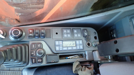 Zdjęcie przedmiotu: DOOSAN Infracore Co., Ltd. DX530LC-3 tracked excavator