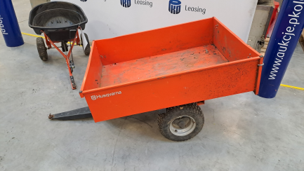 Zdjęcie przedmiotu: Przyczepka i rozsiewacz PROFI