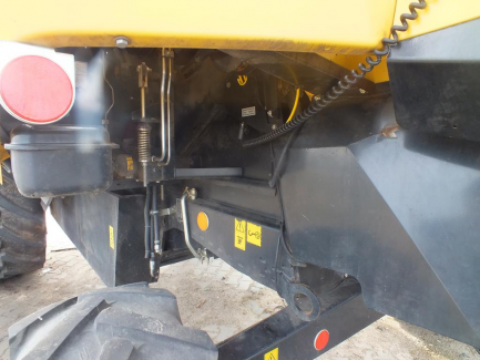 Zdjęcie przedmiotu: Kombajn zbożowy NEW HOLLAND TC 5.80 479 + header NEW HOLLAND 17 + w&oacute;zek