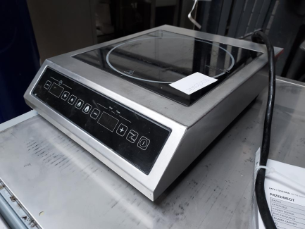 Zdjęcie przedmiotu: Set of gastronomic equipment (, AKTEK7211600 Krosno-Metal cooling table, 2x TECNOINOX FTC4FE7 electric grill plate, STALGAST 770350V02 induction cooker)