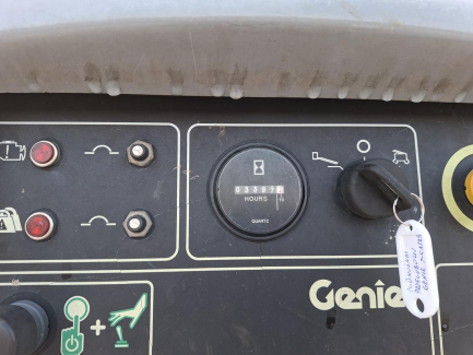 Zdjęcie przedmiotu: Електричний колінчастий підйомник GENIE Z-51/30J