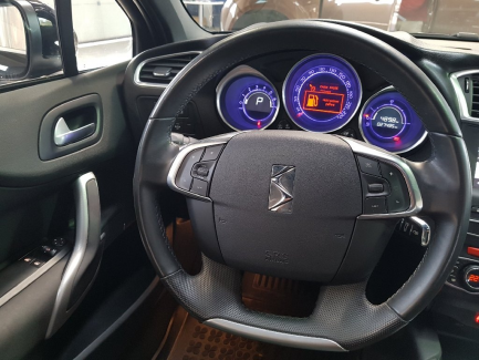 Zdjęcie przedmiotu: Citroen Ds4  1.6 THP SoChick